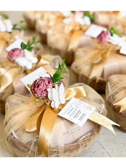 Tiny toes, big joy! These heart-shaped baskets are another lovely option for sharing the news of your baby's arrival. We can customize them for you.