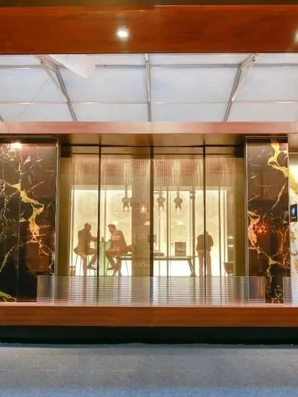 The design for this JB Glass exhibit at the ID fair was about minimalist impact. We created a balcony-like theme with a continuous running wall, using large glass panels to showcase the product's scale and customization potential while maintaining an open, inviting feel.