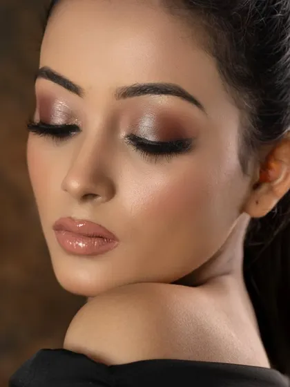 A beautiful example of a soft glam eye makeup look taught in my advanced course. We focus on blending shimmers and mattes to create dimension, paired with a glossy nude lip for a polished finish.