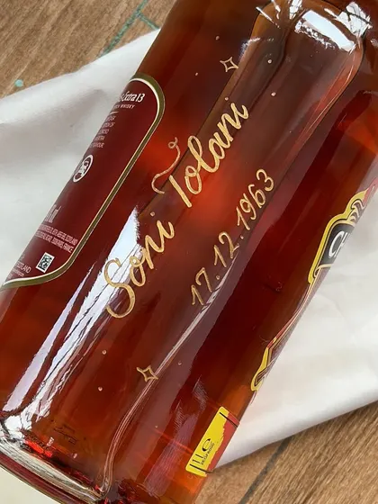 Some occasions call for the best kind of personalized whiskey gifting. I loved engraving this gorgeous Chivas Regal bottle with a name and a date to remember. The gold ink fill makes the calligraphy truly stand out.