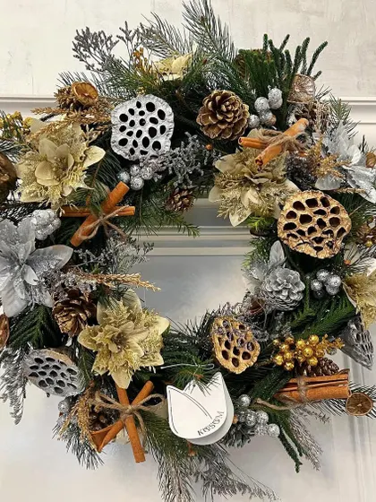 This moonlit gilded wreath is magical, sparkly, and so Christmassy. I used silver and gold elements, dried lotus pods, pinecones, and cinnamon sticks to create a classy and festive piece for a front door.