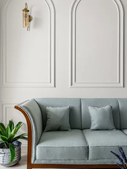 A detail of the simple arch mouldings on the wall, which subtly echo the curves found throughout the home, keeping the design light, open, and cohesive.