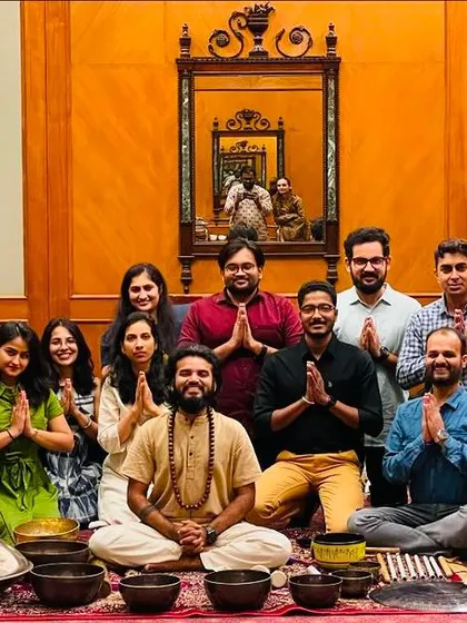 A moment of connection after a deep wellness session with the HR team from Honeywell at The Oberoi, Bengaluru. My goal is to create a space where teams can relax, connect, and leave feeling more positive and united.