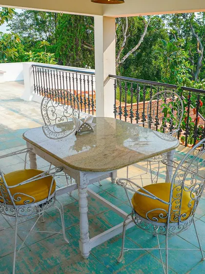 Our open-air balcony is the perfect spot for your team to enjoy their meals, high tea, or just take a break. We ensure your team is well-fed and has comfortable spaces to gather and chat.
