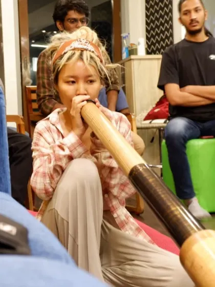 A student exploring the rich sounds of the didgeridoo during our diploma class on live performance and improvisation. We use tools like Ableton Live to blend traditional instruments with modern technology.
