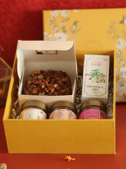 Another look at our Utkarsha hamper, packed with a tea cake, mukhwas, cookie bites, flavored nuts, granola, and a diya. It’s a complete festive package in a beautiful, reusable box.