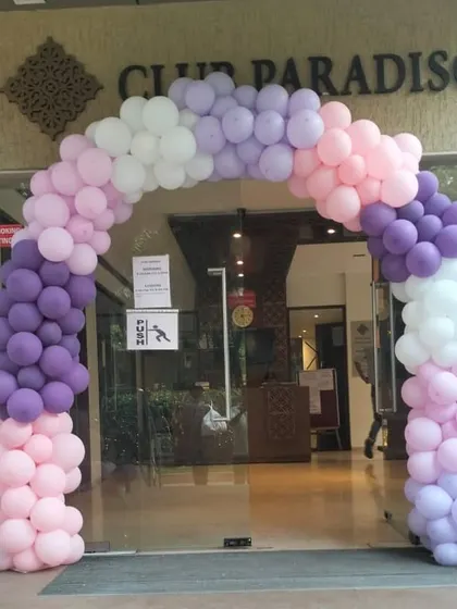 This elegant butterfly-themed balloon arch uses a soft palette of lavender, pink, and white to create a magical entrance. It's a popular choice for birthdays and baby showers, adding a touch of whimsical charm to the celebration.