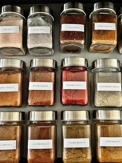 People often ask why we label transparent jars. It's because many spices look similar, it helps those who don't cook often, and it makes refilling convenient.