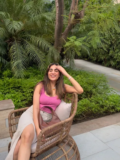 A joyful, laughing shot. This is what feeling good in your clothes looks like.