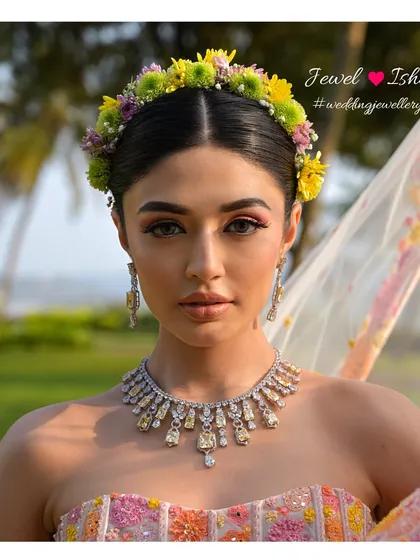 Your Mehendi look can be fun, fresh, and totally you. Here, I styled a modern bride with a delicate yellow diamond necklace that perfectly complements her floral outfit and fresh flower crown. This is ideal for a destination wedding or a daytime event.