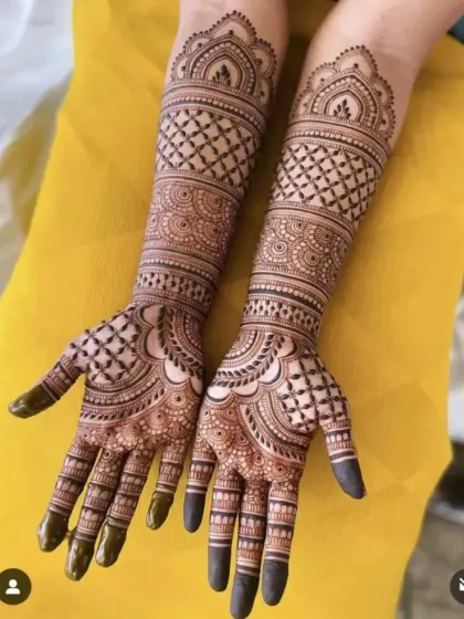 A classic and elegant full-hand design with intricate check patterns and symmetrical layouts. This is a timeless choice for any bride.