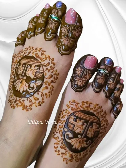 A simpler but equally beautiful foot design with elephant motifs inside a circular pattern, perfect for pre-wedding functions.
