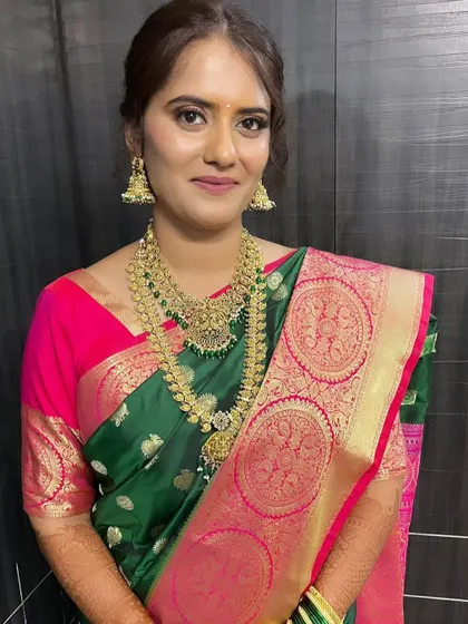 Another shot of this gorgeous Maharashtrian engagement look. The makeup is fresh and radiant, perfect for celebrating her special day.