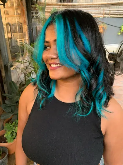A side profile of the turquoise money piece. The color frames the face beautifully. (No filter)