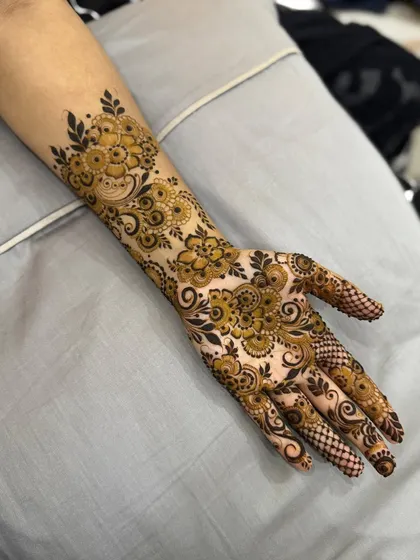 A straight-on shot of the intricate back-hand design.