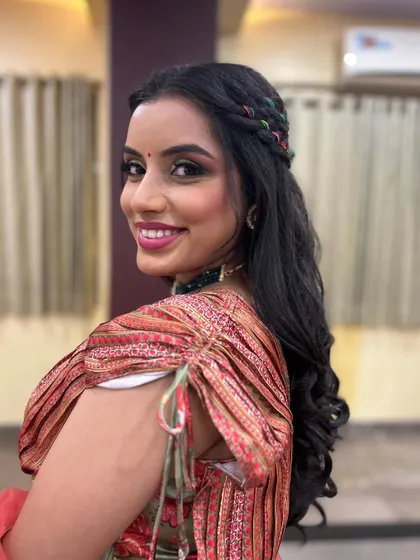The complete look is a perfect blend of traditional fun and modern glam for a Mehendi celebration.