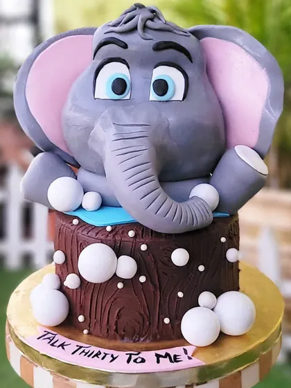 This cute elephant cake was made as a tiny 500g cake on special request. It just goes to show that even small cakes can have big personalities.