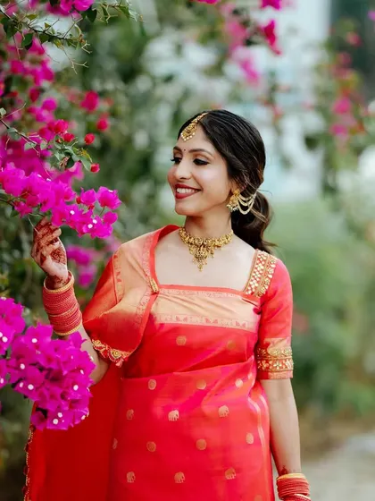 A duplicate of a previous image, an outdoor portrait of the bride.