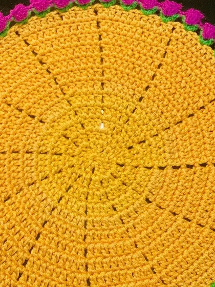 A close-up of the yellow doily with a lavender tulip border, a beautiful and unique color pairing.