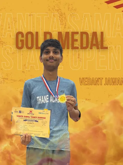 Vedant Jawanjal after winning the Men’s Singles Champion title at the Vanita Samaj Open State Tournament.