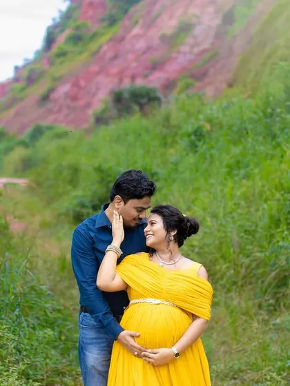 An intimate moment shared between the couple, surrounded by the lush greenery of the Varkala cliffside path.