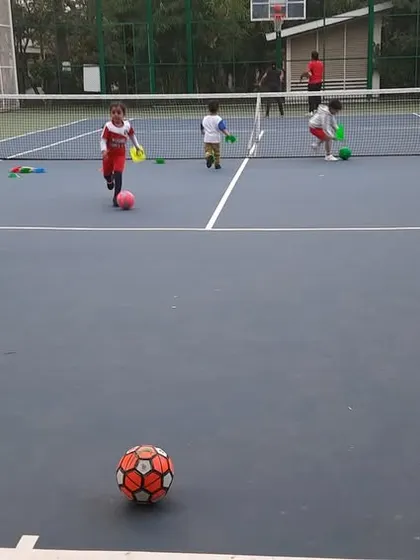 We can turn any space, even a tennis court, into a field of fun for our toddler football classes.