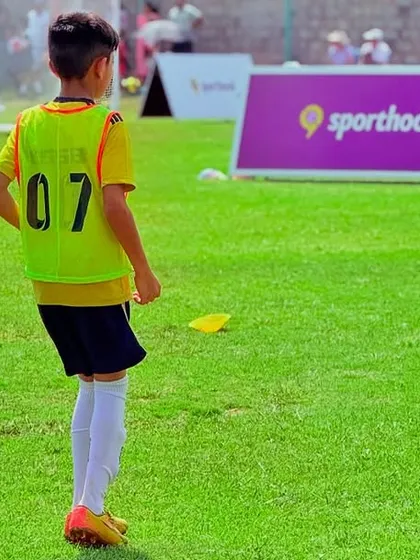 A young player waiting for the game to start. The focus and anticipation before a match are part of the competitive experience.
