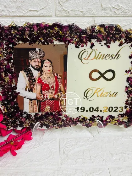 A clear, straight-on shot of the zigzag frame, showing the placement of the photo next to the personalized text area.
