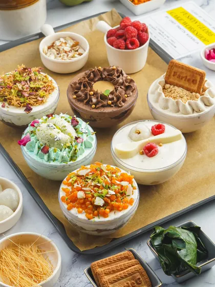 A beautiful display of the different globe cakes you'll learn to make. The workshop comes with lifetime access to the recording and a supportive WhatsApp group for after-class questions.