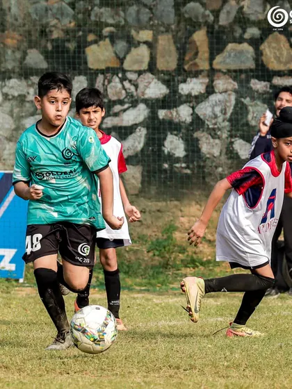 A GSC Blades player on the ball, competing in the U-11 Pride Cup.