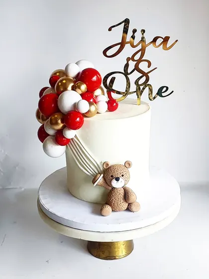 Another view of the classic teddy bear and balloon cake. This timeless design is perfect for a first birthday.
