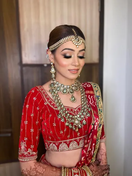 A detailed shot of Bhavika's bridal eye makeup. I created a soft cut-crease with a touch of shimmer on the lid to make her eyes pop, ensuring the look was both dramatic and elegant.