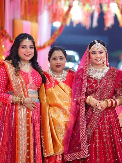 The bride with her mother and sister, a beautiful family portrait.