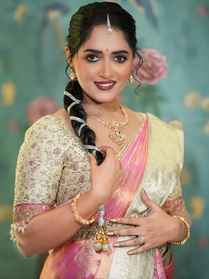 A beautiful portrait of Nupura. The pastel floral embroidery on her blouse perfectly matches the soft colors of her saree.