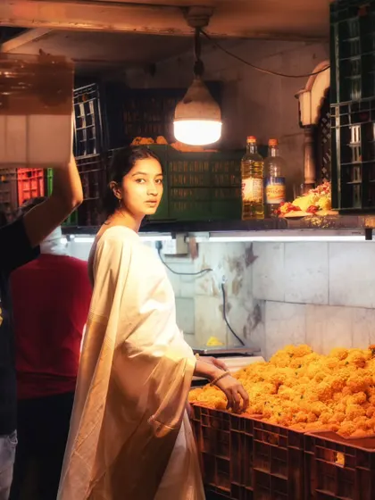 This wide shot shows the scale of the market, with the model naturally integrated into the scene. It’s a perfect example of environmental portraiture.