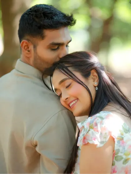 A tender forehead kiss captured in a beautiful, sunlit setting. This portrait of Kevin and Reeti is all about warmth, safety, and the quiet comfort of being with the one you love.