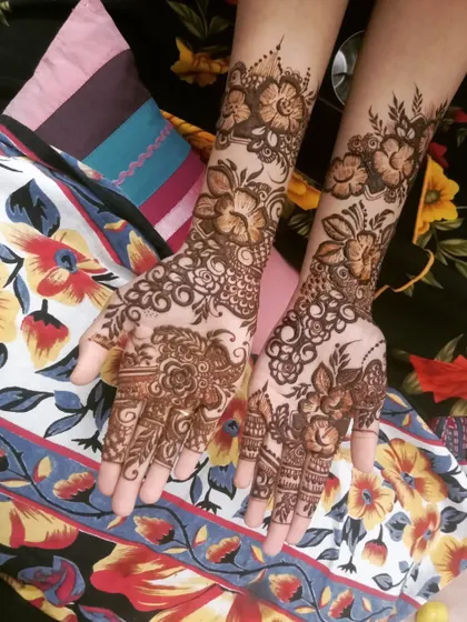 A beautiful floral design that is perfect for any occasion. The pattern is a mix of large and small flowers, creating a lovely, balanced look.