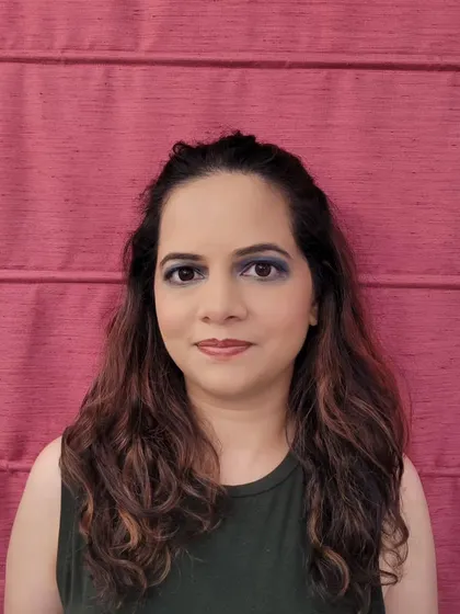 A cool-toned smokey eye using shades of grey and blue. This look provides a modern twist on the classic smokey eye and is perfect for evening parties.