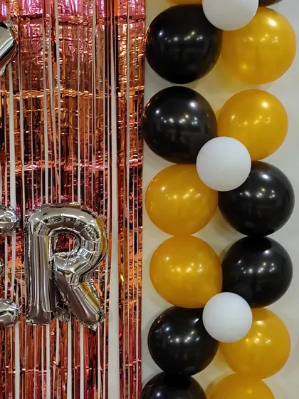 A detail shot of the balloon frame, showing the color combination of black, gold, and white.