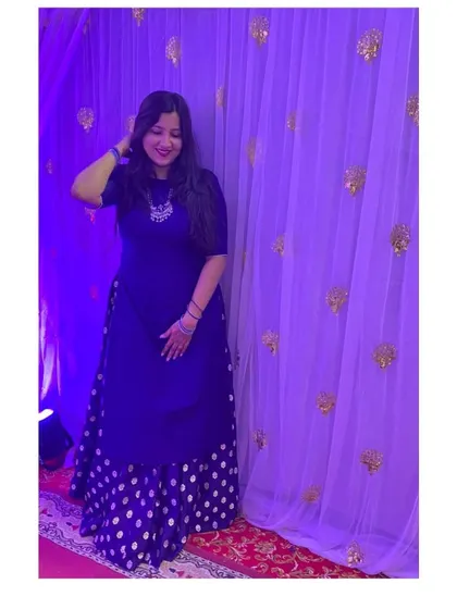 Simple and elegant. This client is wearing a plain cotton silk kurta paired with a contrasting brocade skirt in navy and silver, a versatile look for any festive occasion.