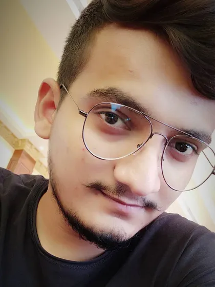 A simple, friendly selfie. I believe building a good connection with my clients is key to capturing natural and comfortable photographs.