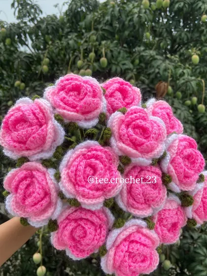 A lovely bouquet of two-toned pink roses.