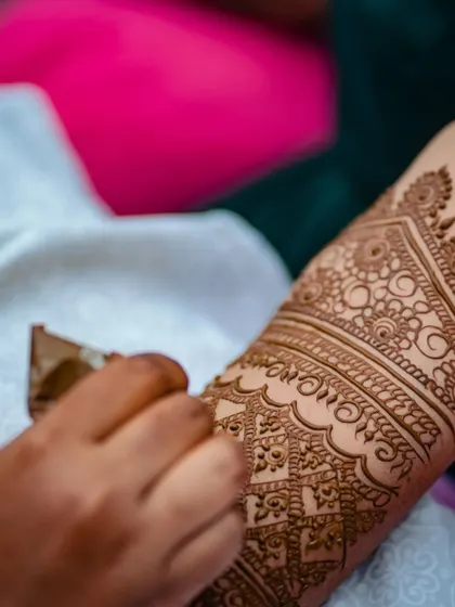 A duplicate of 243, this macro shot highlights the texture of the fresh henna paste as it is applied to the skin.