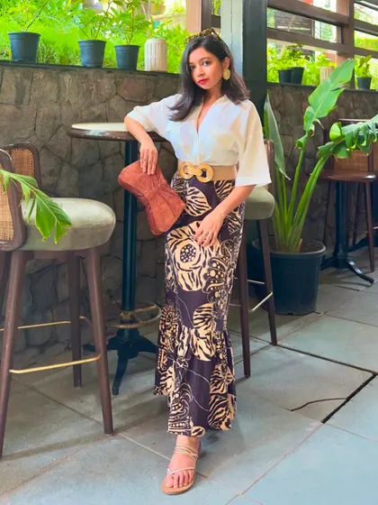 A final pose in my bohemian-chic summer outfit. It's comfortable, elegant, and perfect for a hot day.