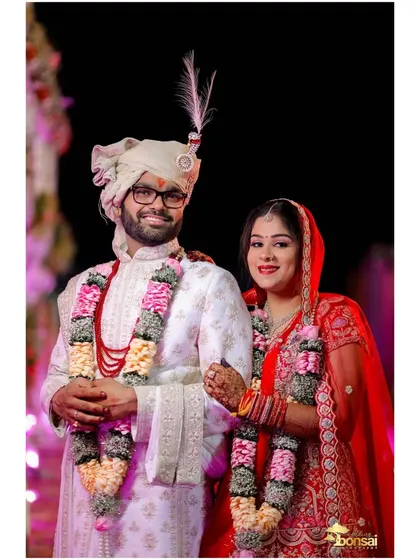 A classic portrait of the couple, showcasing their garlands.