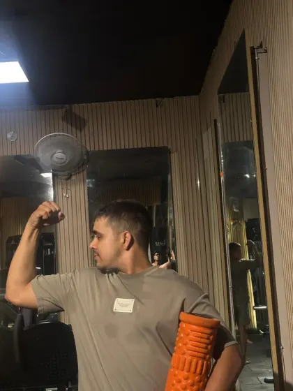 Side bicep pose with a foam roller.
