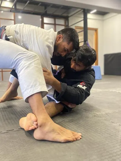 Hard rounds are where you forge your skills. Our morning classes are about pushing the pace and testing your technique against resisting partners in a safe and controlled environment.