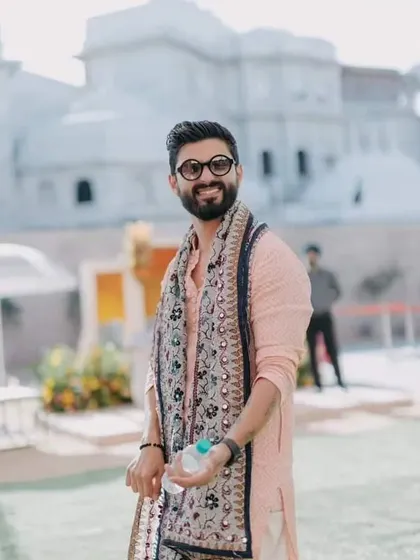 A traditional look for a daytime wedding event. The printed shawl adds a beautiful, detailed touch to the simple kurta.