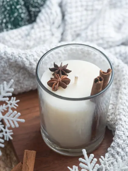 Keep it simple and elegant with this cinnamon and star anise glass candle. The natural spices look beautiful embedded in the wax.