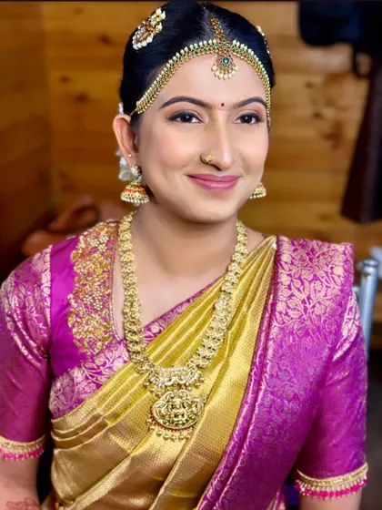 A classic Iyengar bridal look for the lovely Hari Priya. The makeup is kept clean and minimal to highlight the traditional 'Andal Kondai' hairstyle and temple jewelry.